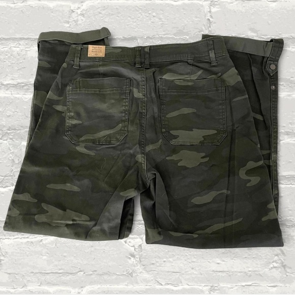 Democracy “Ab” Technology High Rise Camo Cargo Pants - Picture 2 of 4